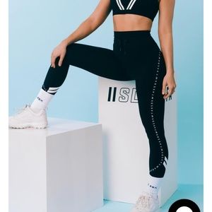 Sarah’s Day Dominate Leggings🖤🤍